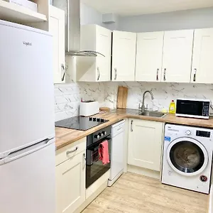 Lovely 2 Bedroom In Dublin
